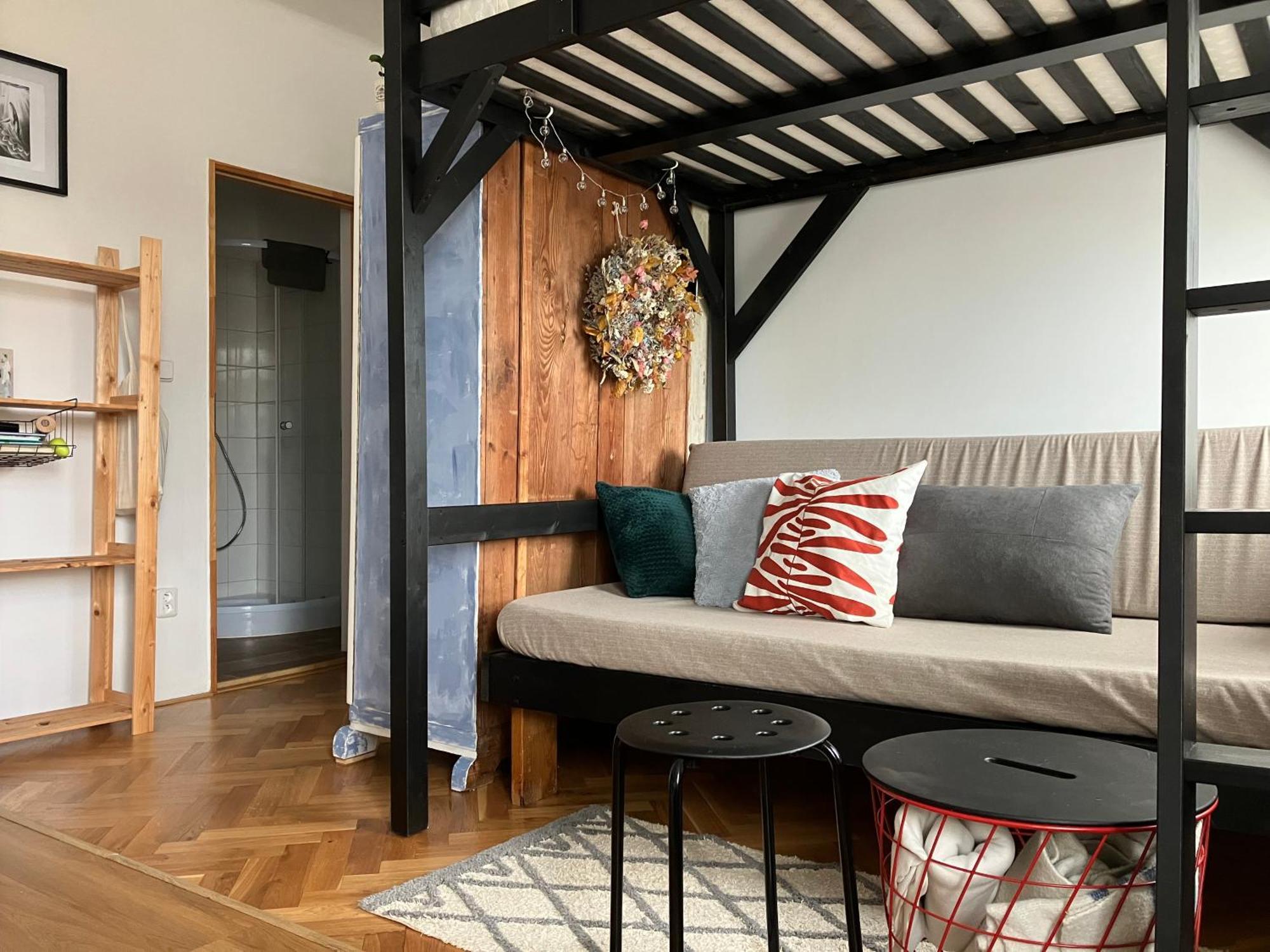 Ruprechtice Apartment *